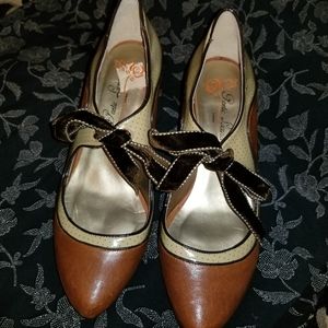 Poetic License Women Leather Tan Cream Red Dot Tie Shoe Size 8